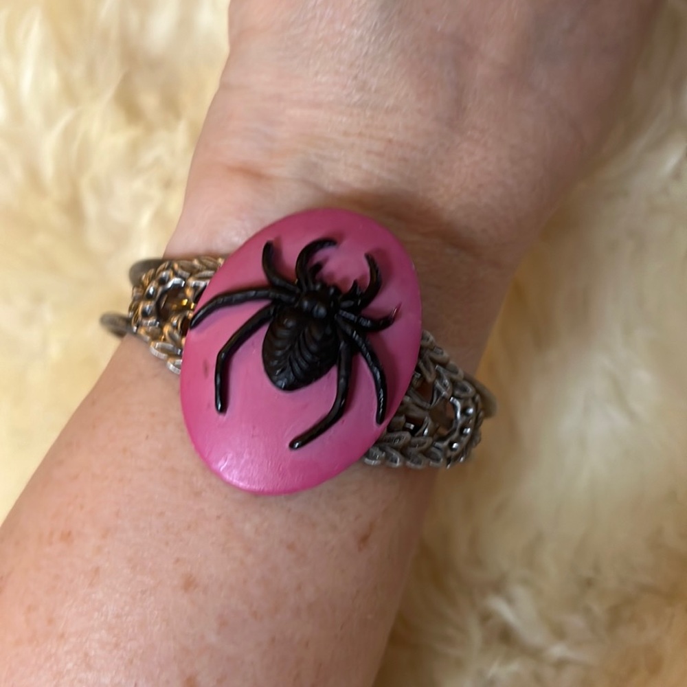 Spider Cameo Bracelet – Pink & Black Gothic Cuff